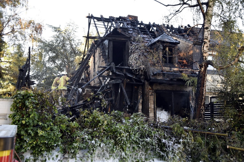 Grossfeuer Einfamilienhaus Siegburg Muehlengrabenstr P1125.JPG - Miklos Laubert